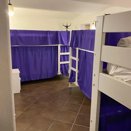Travellers' Haven Hostal *