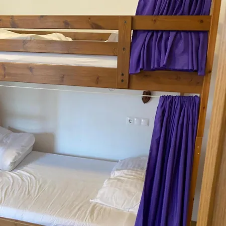 Travellers' Haven Hostal *