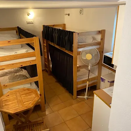 Travellers' Haven Hostel Μπλεντ