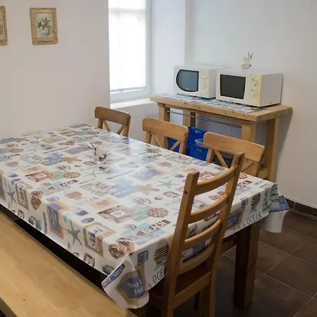 Travellers' Haven Hostal *
