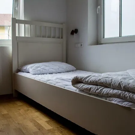 Travellers' Haven Hostal *