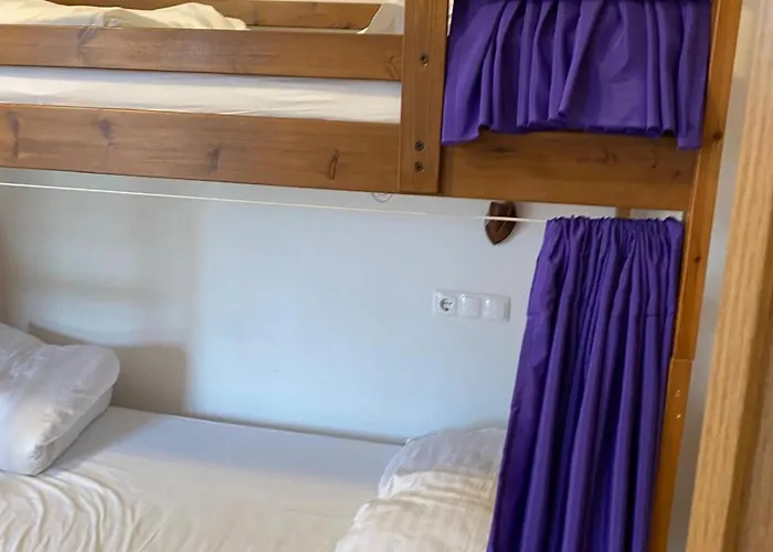 Travellers' Haven Hostal *